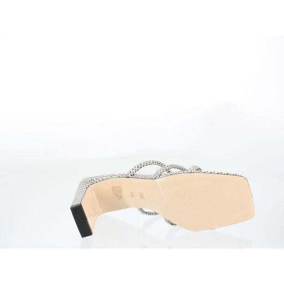 BCBG Womens Gray Sandals Size 7.5 Medium (B, M) - Picture 4 of 4